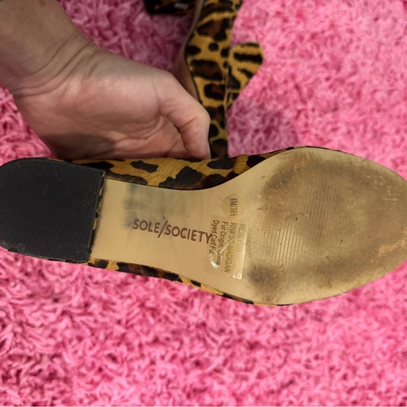 Sole Society Leopard Print Women's Block Heel Shoes - Picture 3 of 4